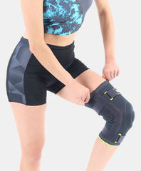 دعامة ركبة محاكة بمفصلات جانبية (تحكّم بالحركة)