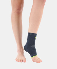 دعامة كاحل محاكة بوسادات للكعبين (Malleoli)